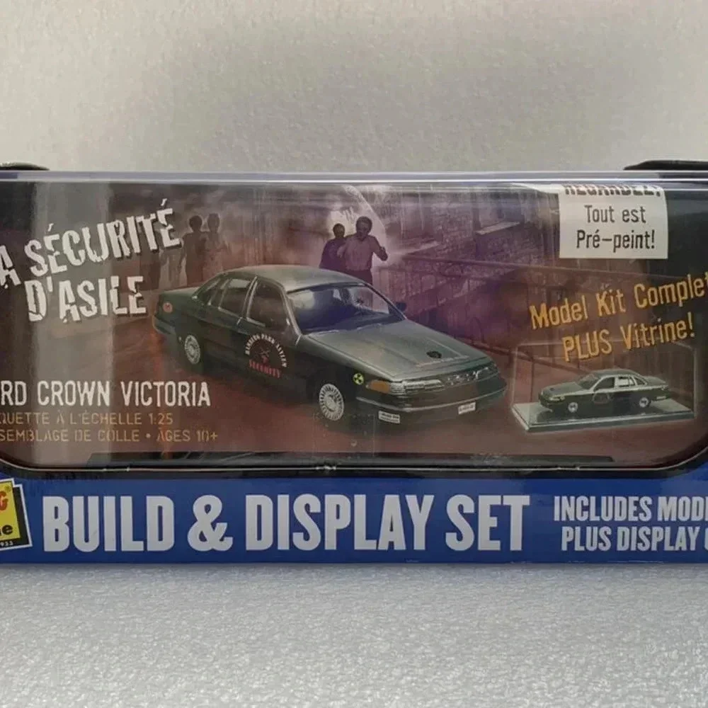 NEW Lindberg Build & Display Police Ford Crown Victoria Asylum Security Car